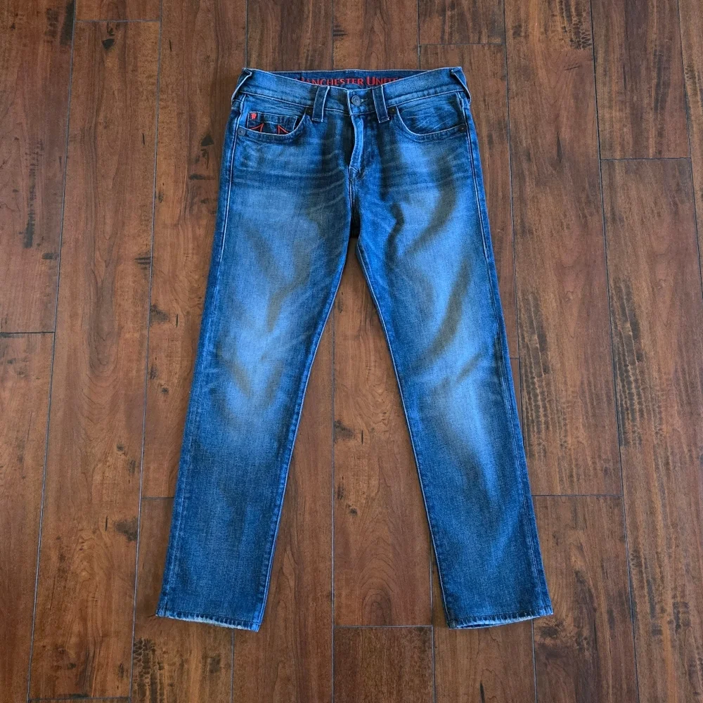 True Religion Men's Denim Manchester United Rocco SE Red Stitch Jeans Size 32